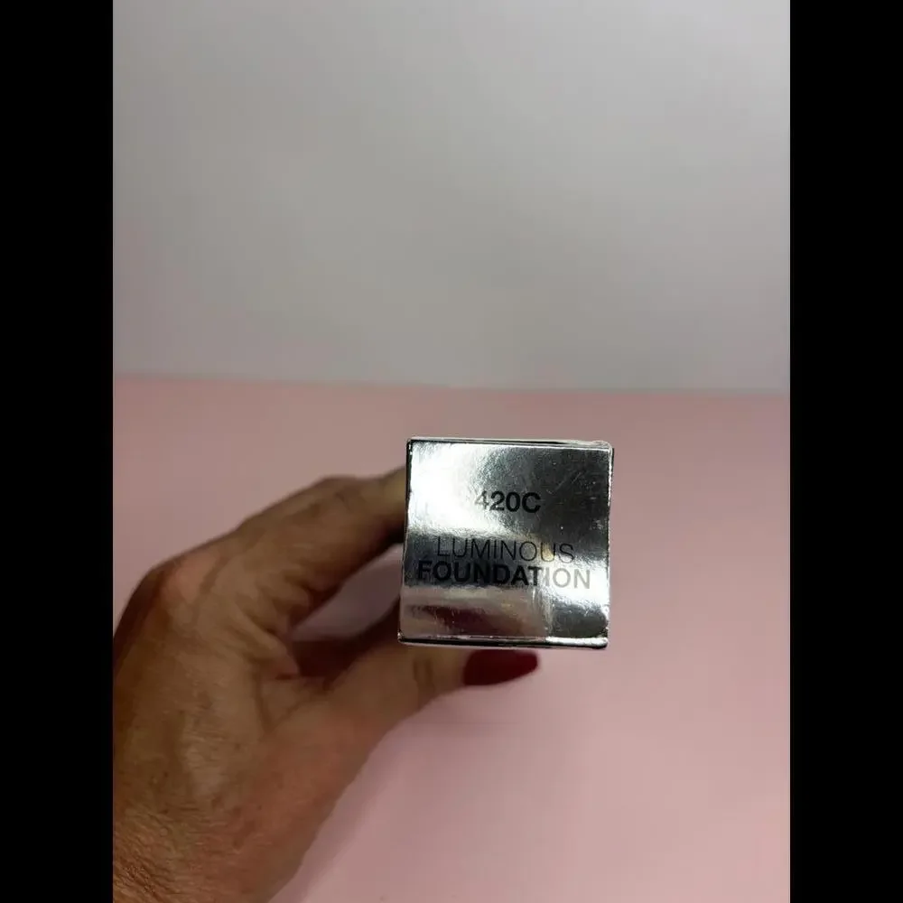 Anastasia Beverly Hills Luminous Foundation - 420C - Picture 2 of 4